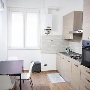 https://sweet-house-navigli.italymilanhotels.net